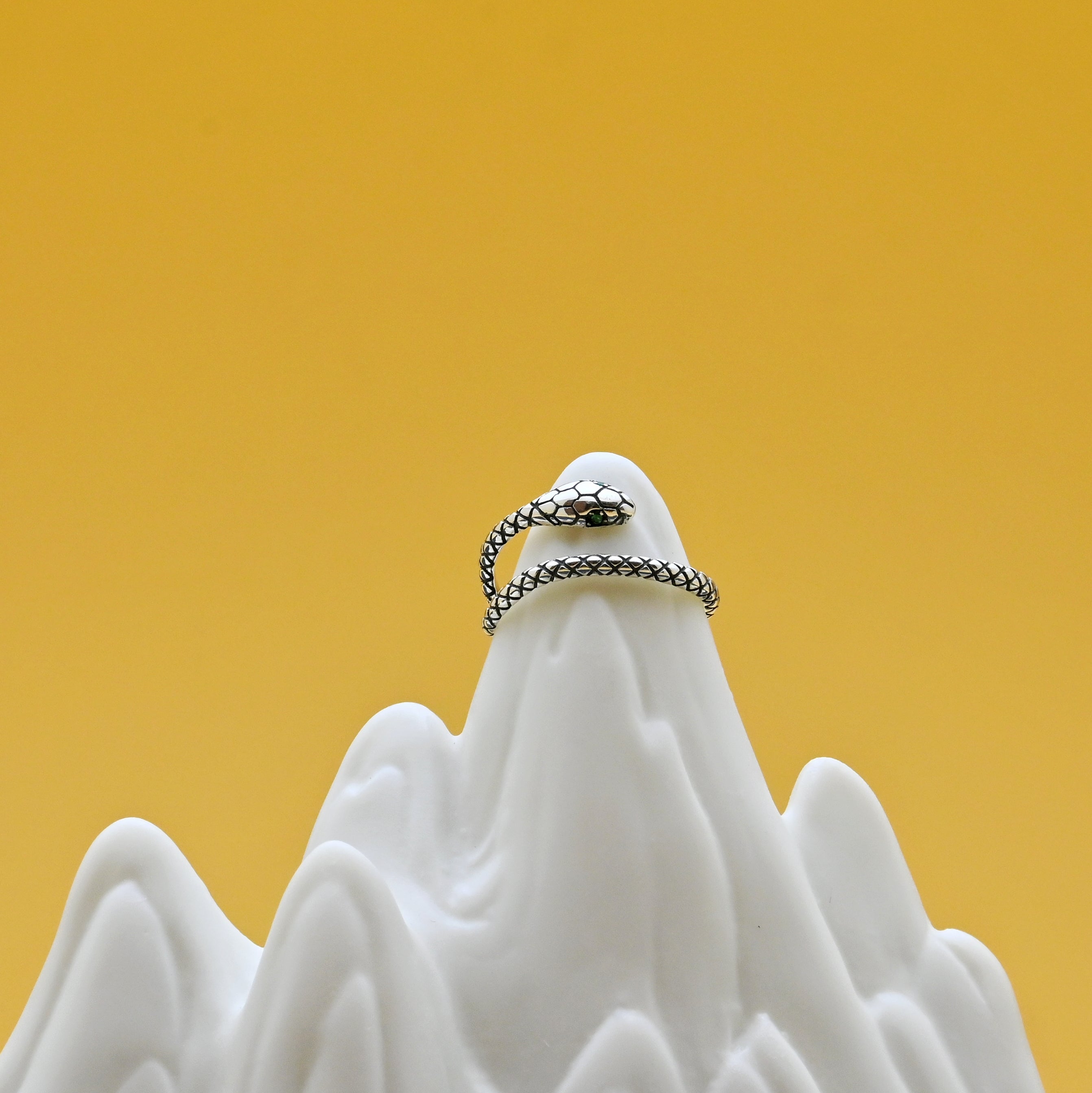 925 silver green stone snake ring symbolizing transformation and renewal