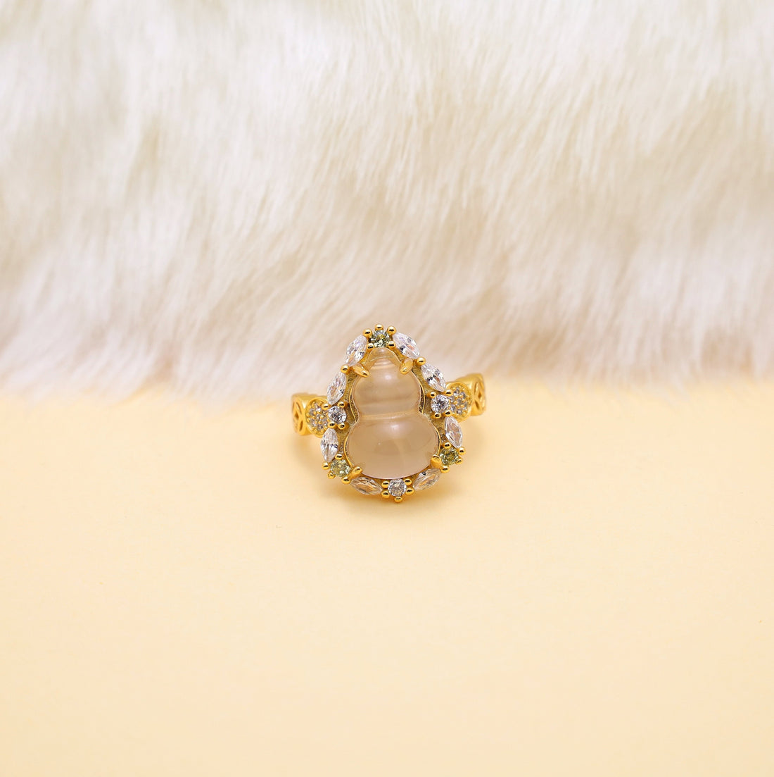Gold-plated silver ring with chalcedony gourd and traditional Chinese coin motifs