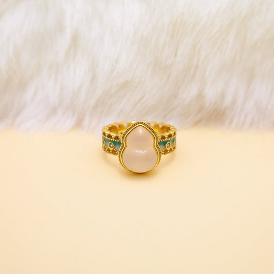 Gold-plated silver ring with a green chalcedony gourd, an example of Chinese symbol jewelry