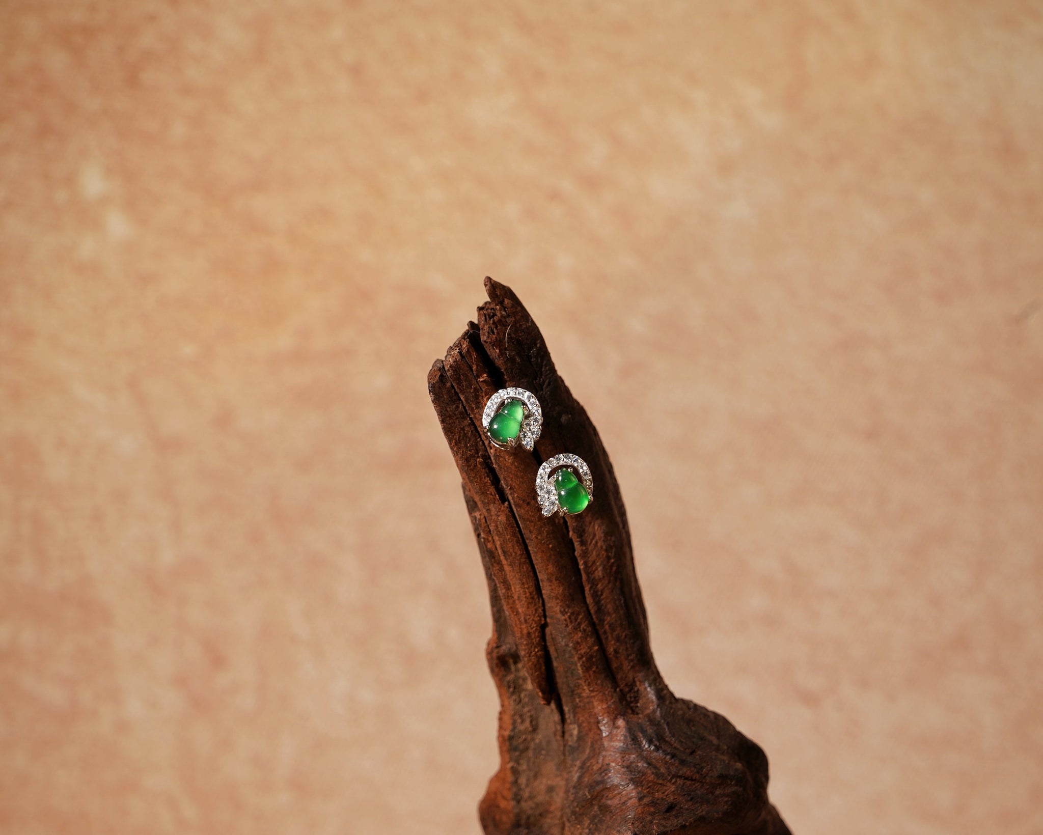 Jade Meaning in Jewelry: The Calm Stone for Quiet Strength (7 Things to Know)