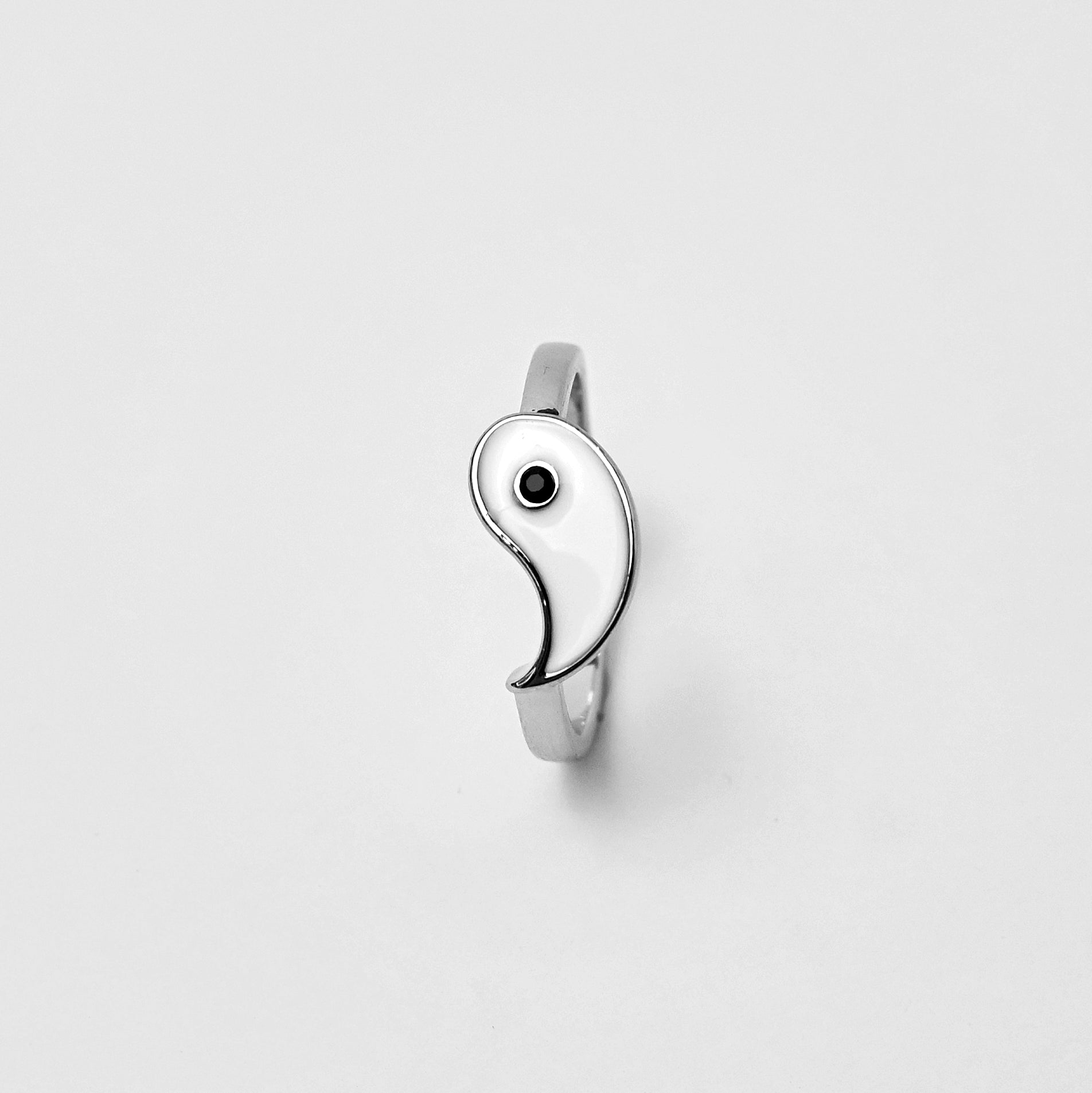 Tai Chi Yin Yang Black and White Couple Ring