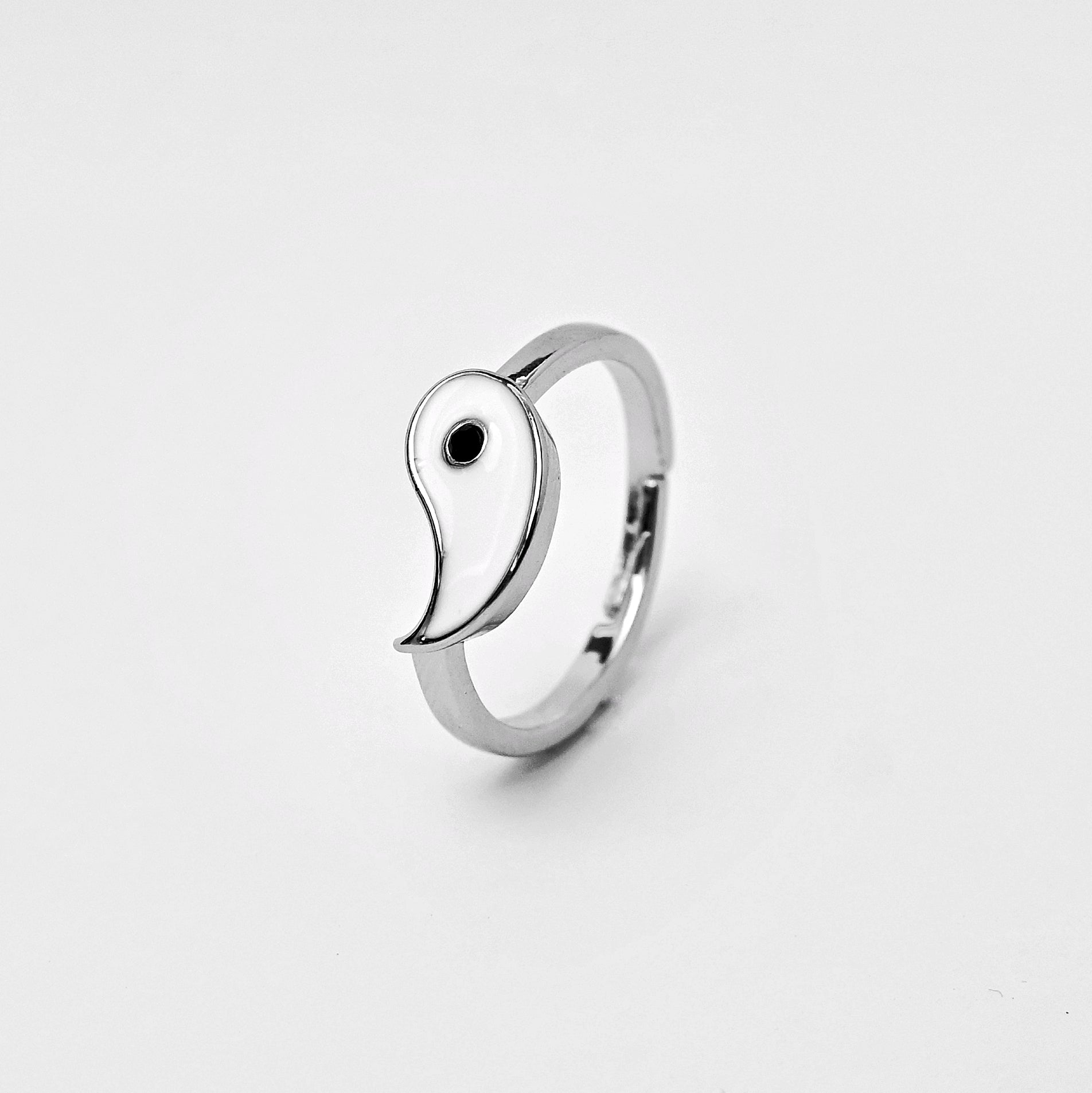 Tai Chi Yin Yang Black and White Couple Ring